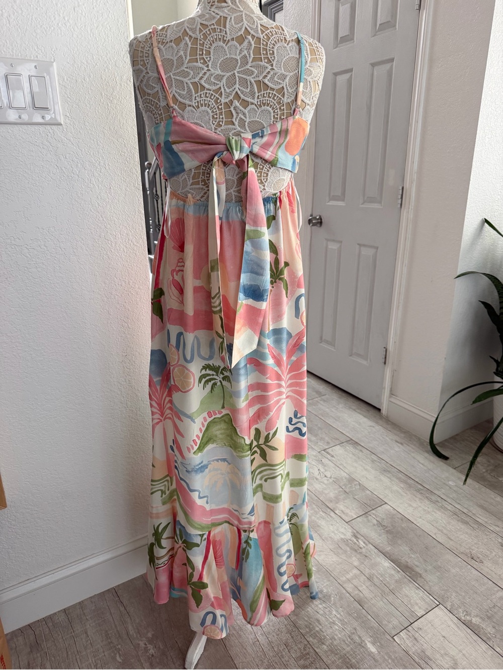 Paper Heart Coastal Tequila Sunrise Maxi Dress Tropical Print NWT Size M - Picture 9 of 10